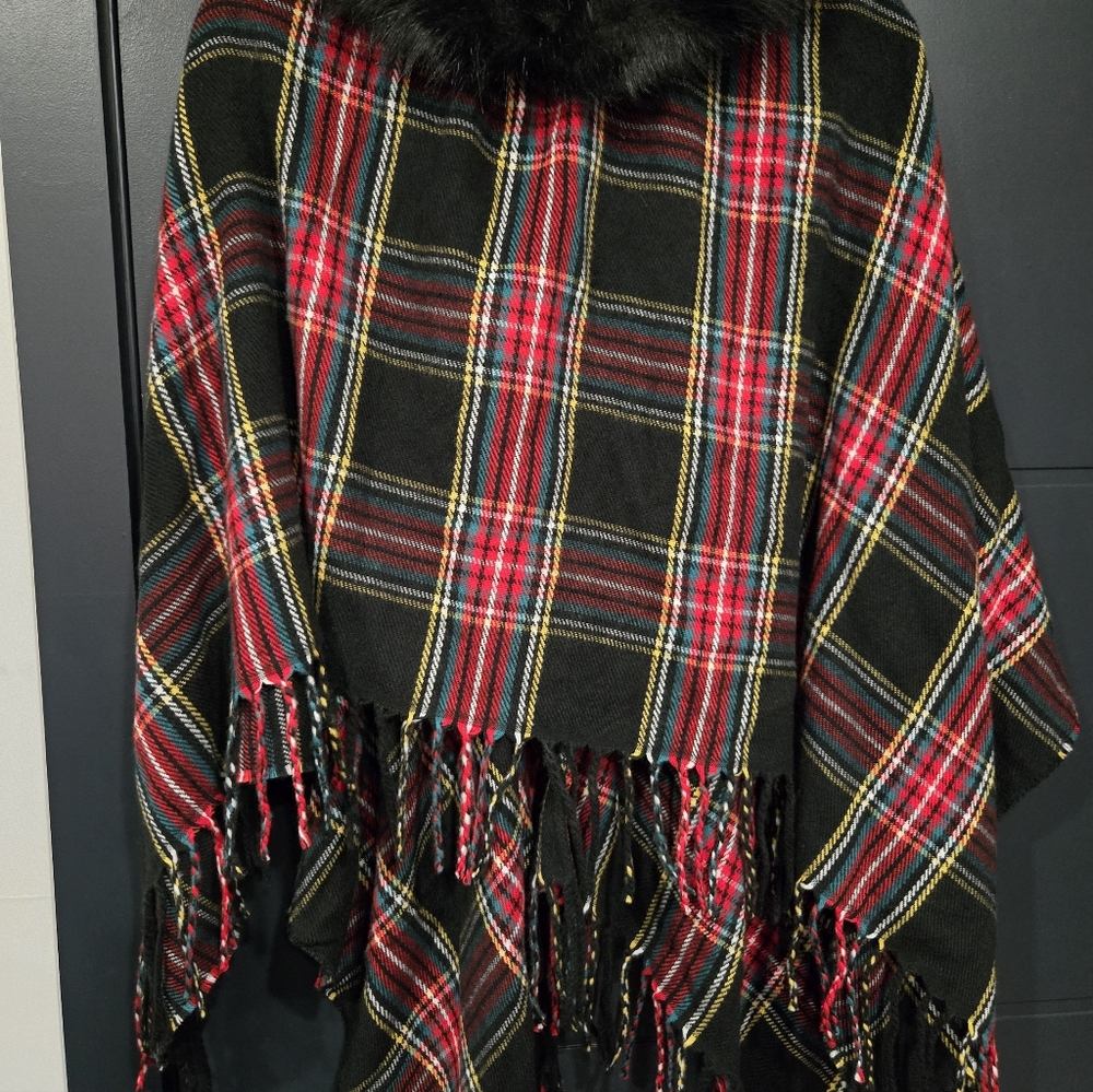 Plaid Fringe Poncho w Faux Fur J Crew Nwt One Size Trendy Poncho - Picture 4 of 5
